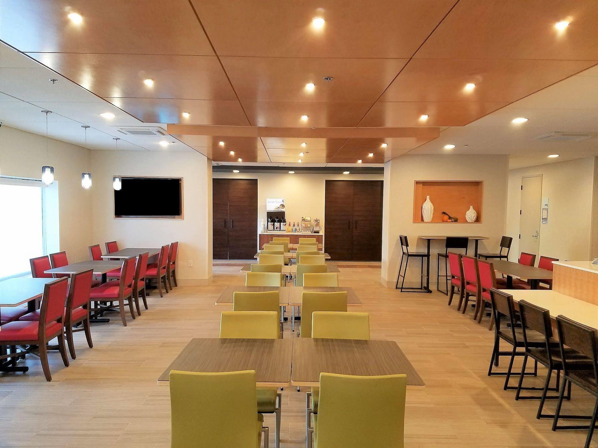 Holiday Inn Express Baltimore BWI Airport West By Ihg Hanover Exterior photo